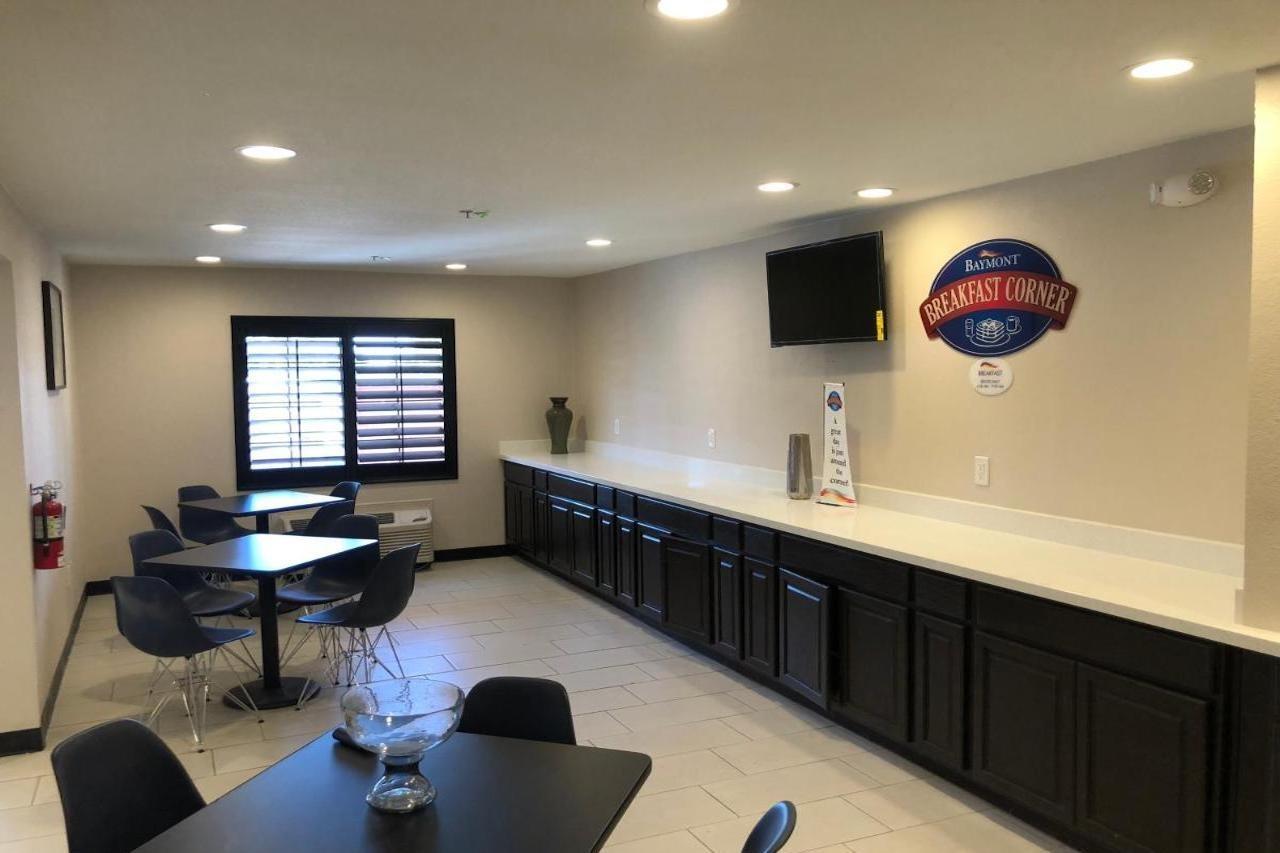 Baymont By Wyndham Phoenix I-10 Near 51St Ave Εξωτερικό φωτογραφία
