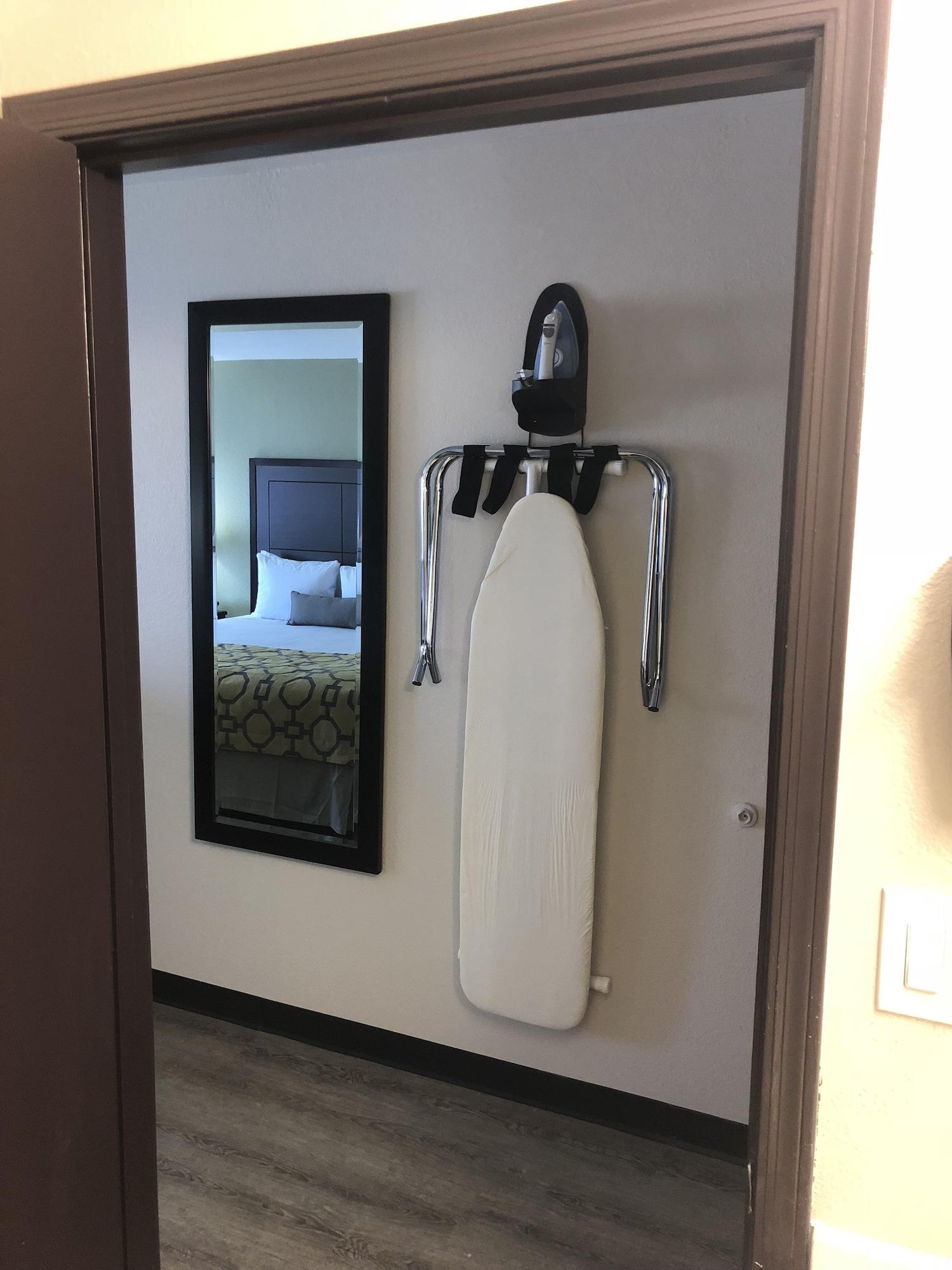 Baymont By Wyndham Phoenix I-10 Near 51St Ave Εξωτερικό φωτογραφία