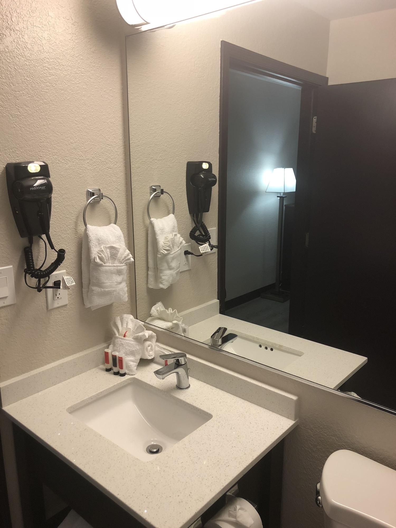 Baymont By Wyndham Phoenix I-10 Near 51St Ave Εξωτερικό φωτογραφία