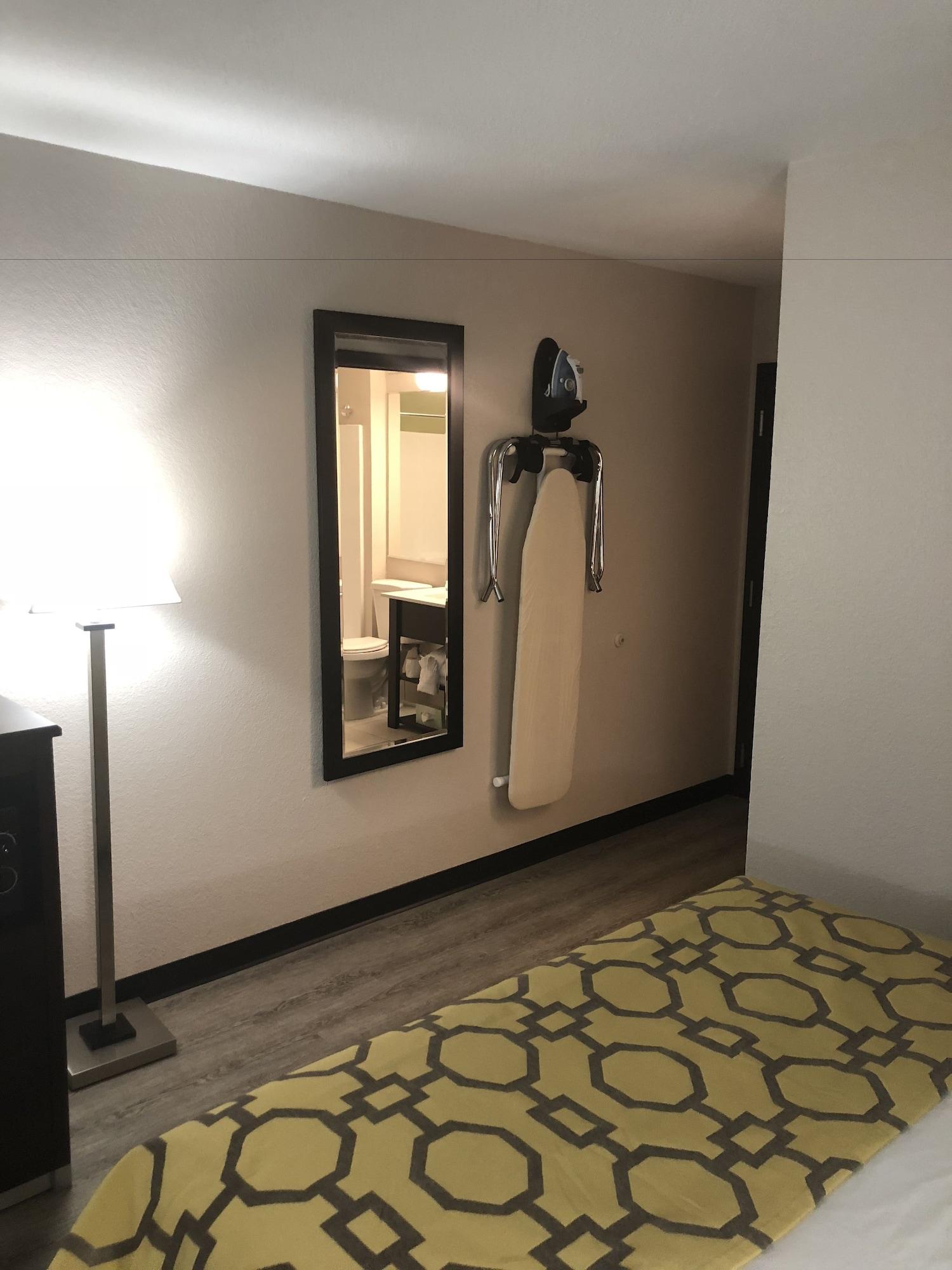 Baymont By Wyndham Phoenix I-10 Near 51St Ave Εξωτερικό φωτογραφία