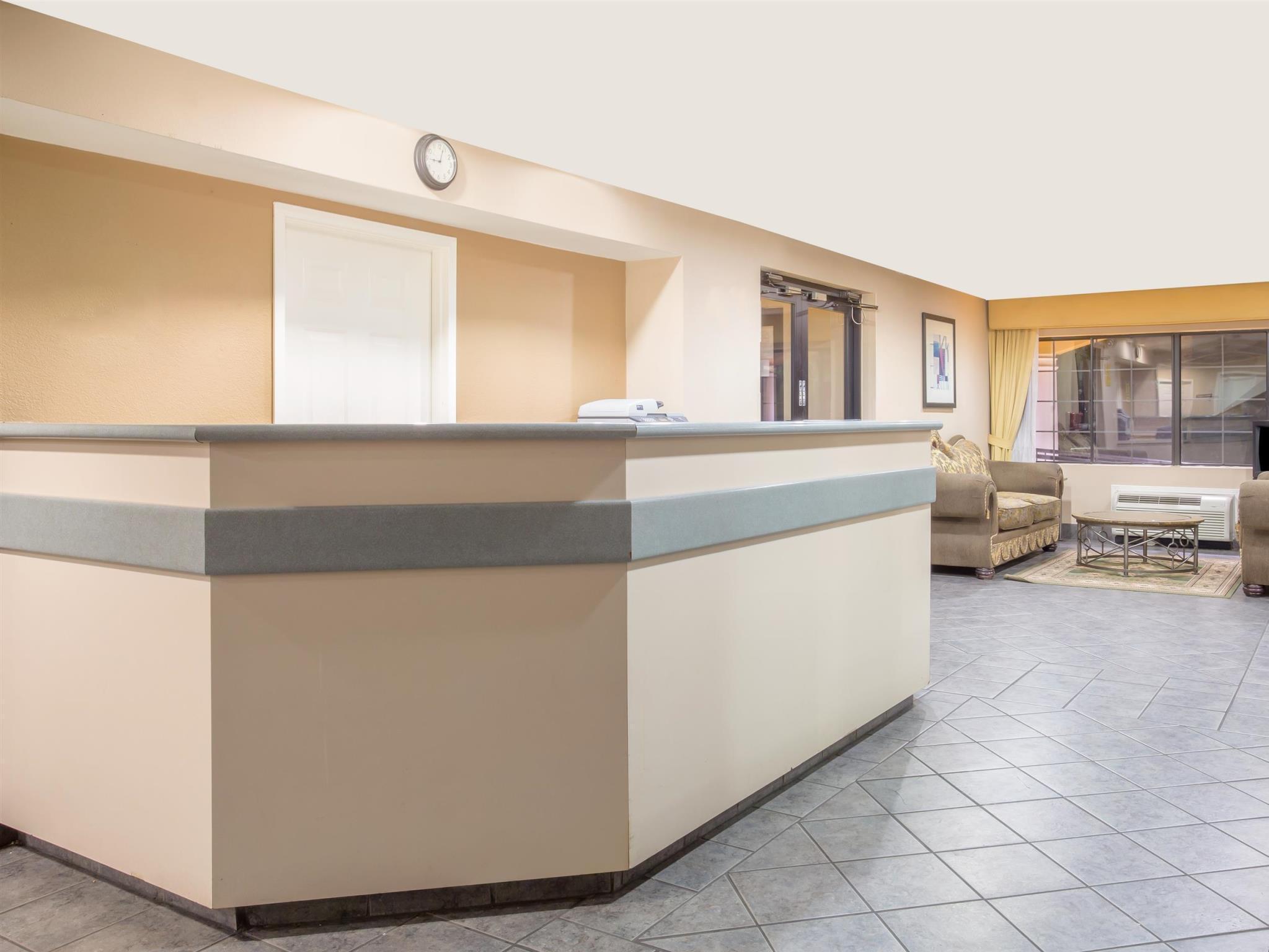 Baymont By Wyndham Phoenix I-10 Near 51St Ave Εξωτερικό φωτογραφία