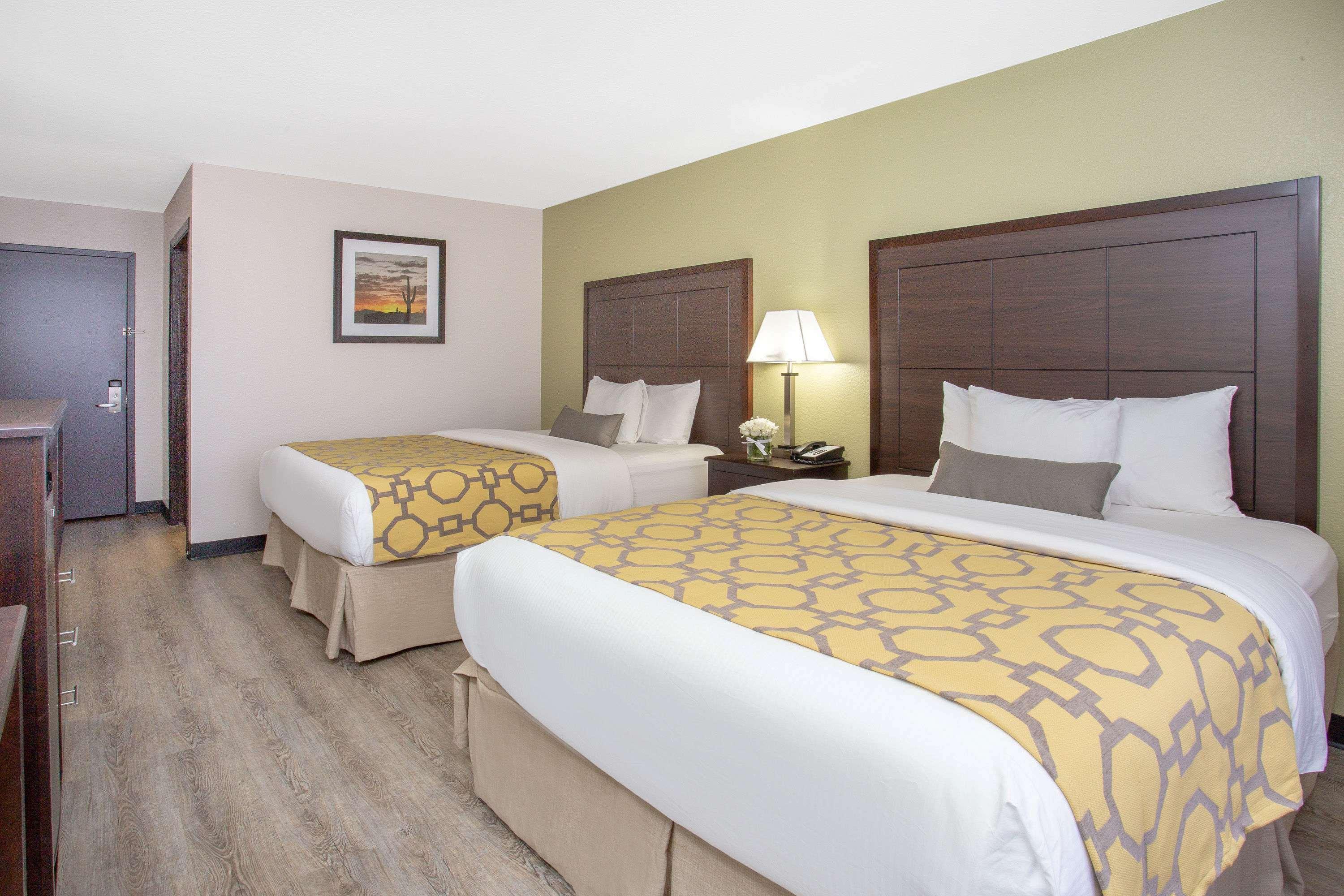 Baymont By Wyndham Phoenix I-10 Near 51St Ave Εξωτερικό φωτογραφία