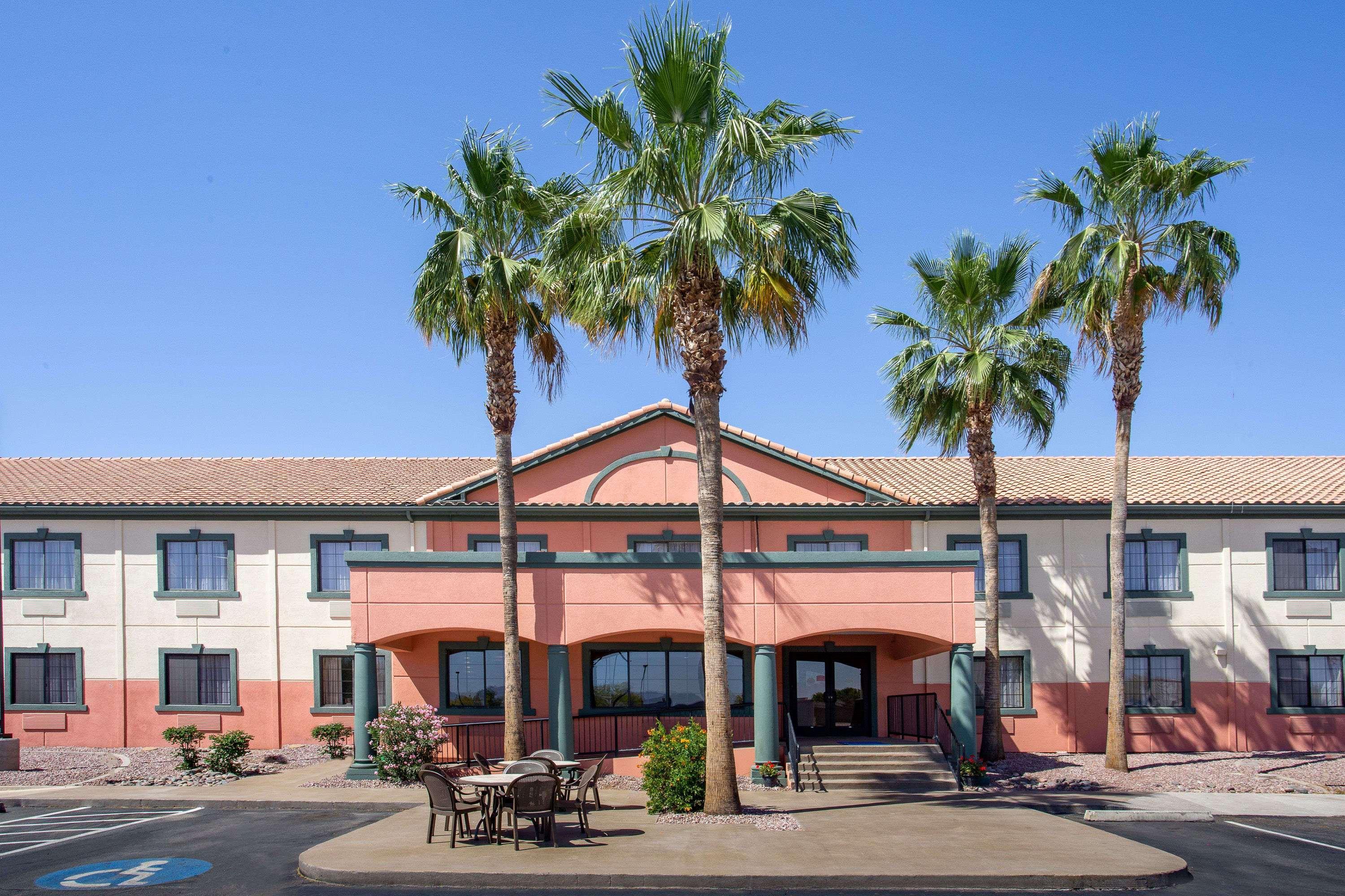 Baymont By Wyndham Phoenix I-10 Near 51St Ave Εξωτερικό φωτογραφία