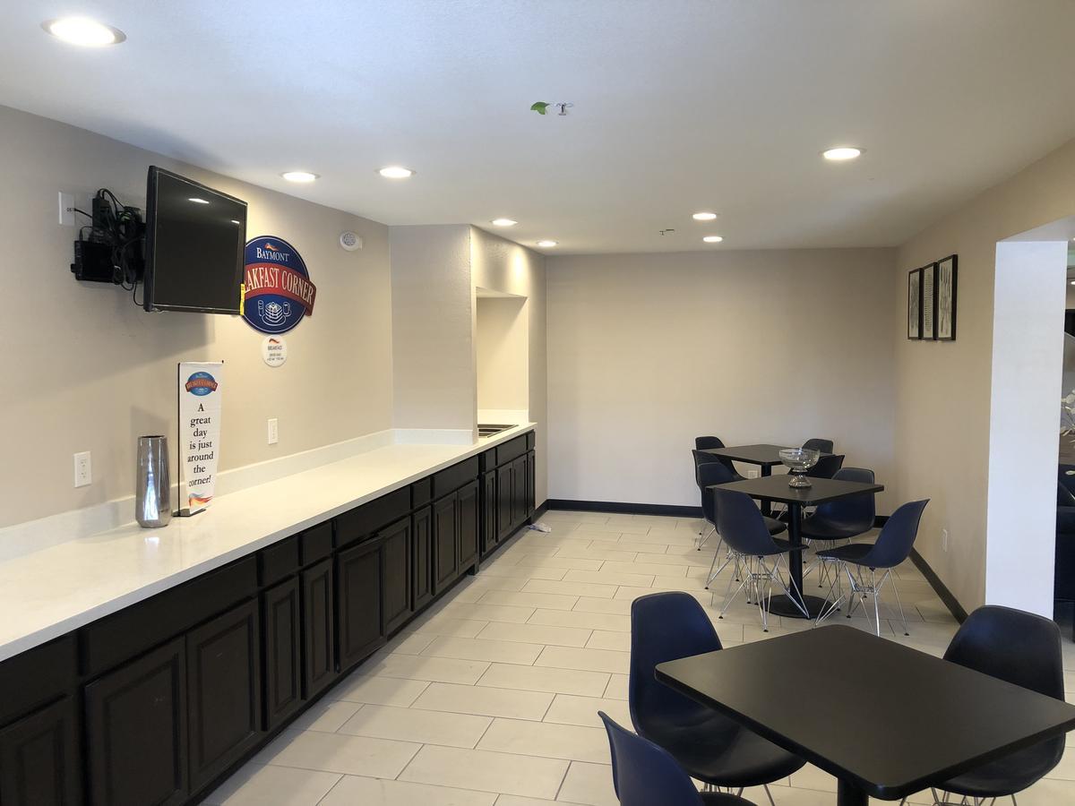 Baymont By Wyndham Phoenix I-10 Near 51St Ave Εξωτερικό φωτογραφία