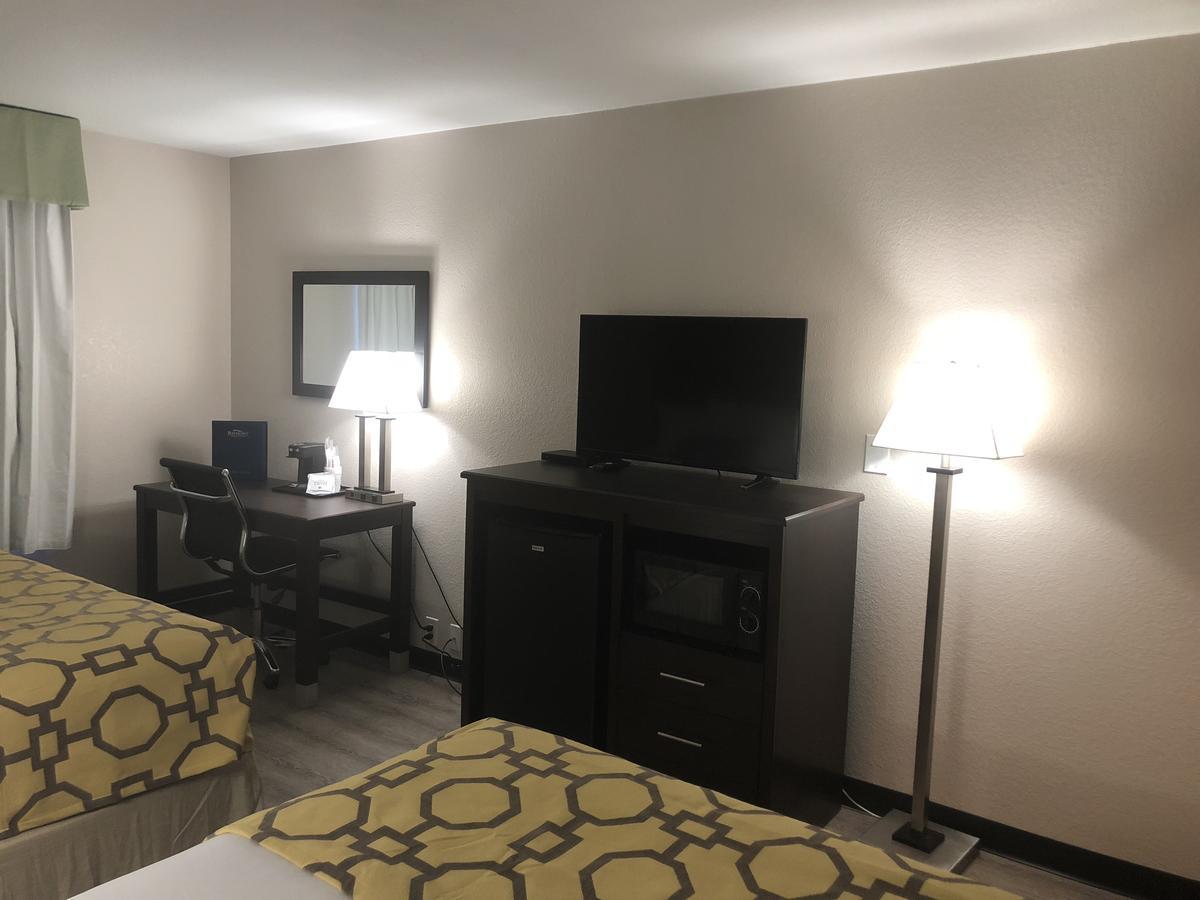 Baymont By Wyndham Phoenix I-10 Near 51St Ave Εξωτερικό φωτογραφία