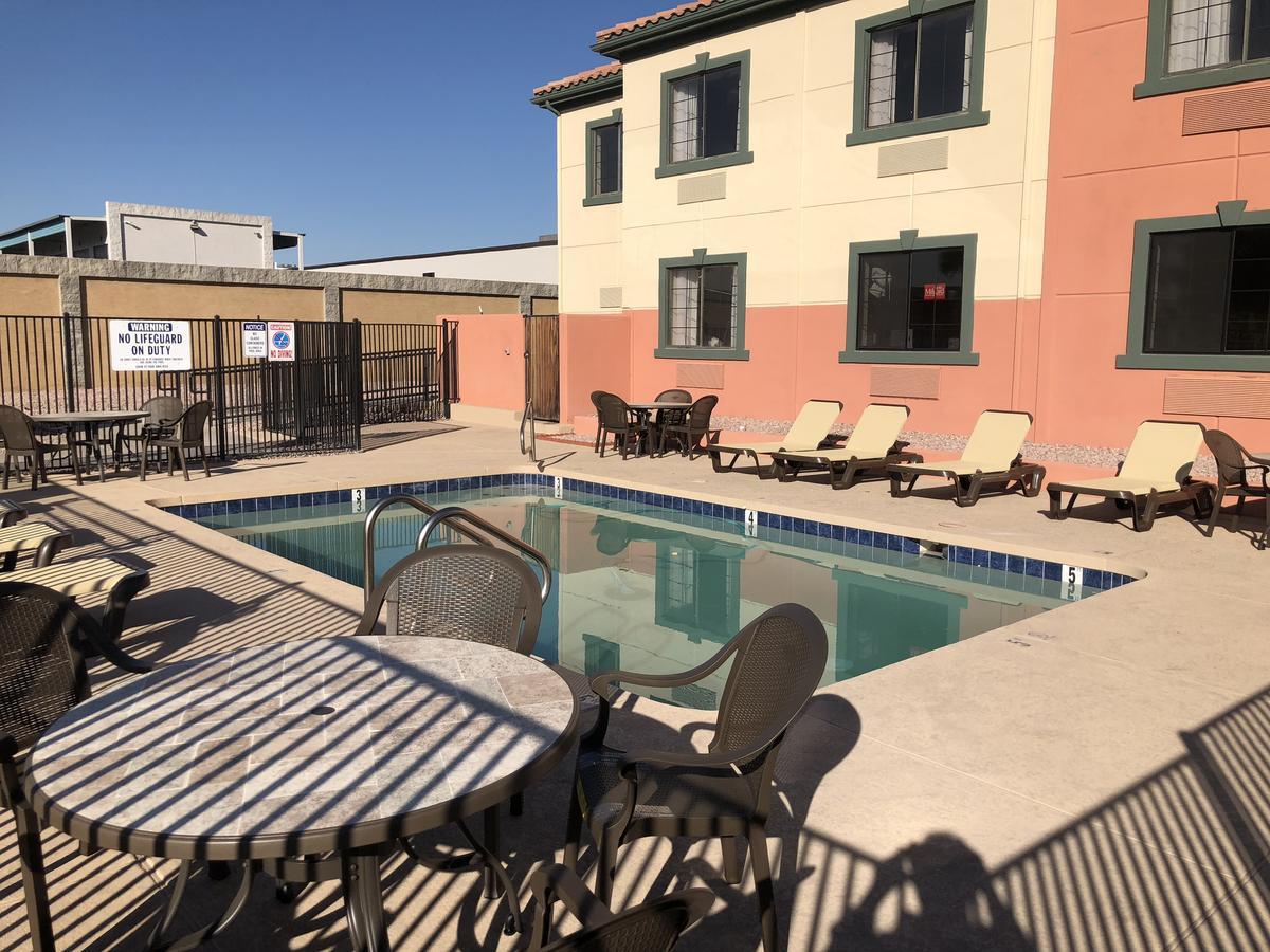 Baymont By Wyndham Phoenix I-10 Near 51St Ave Εξωτερικό φωτογραφία