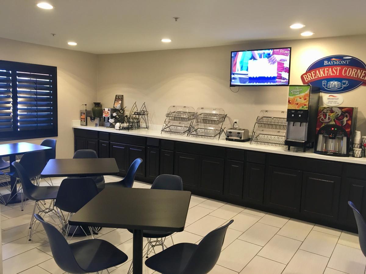 Baymont By Wyndham Phoenix I-10 Near 51St Ave Εξωτερικό φωτογραφία