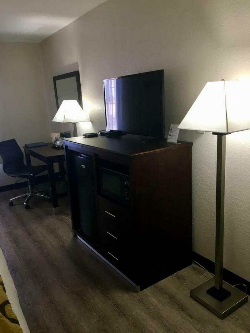 Baymont By Wyndham Phoenix I-10 Near 51St Ave Εξωτερικό φωτογραφία